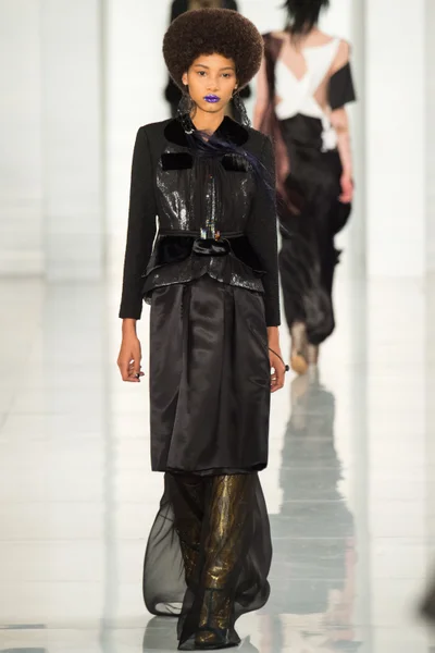 Look 16